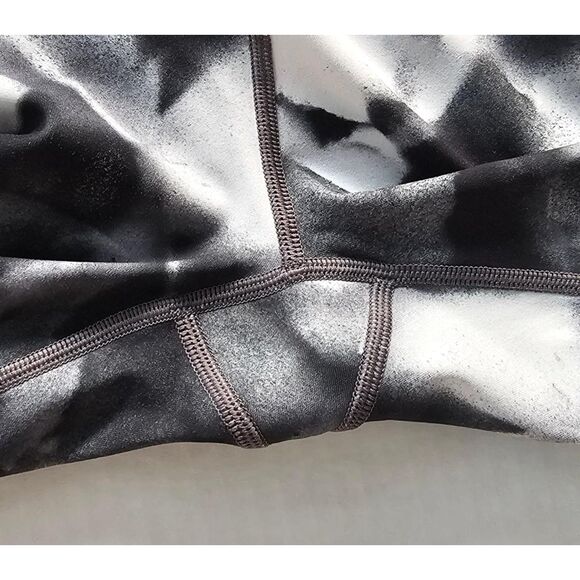 Lululemon Train Times 7/8 Pant 25" | Blush Blossom| Size 6 Like New - Picture 10 of 10